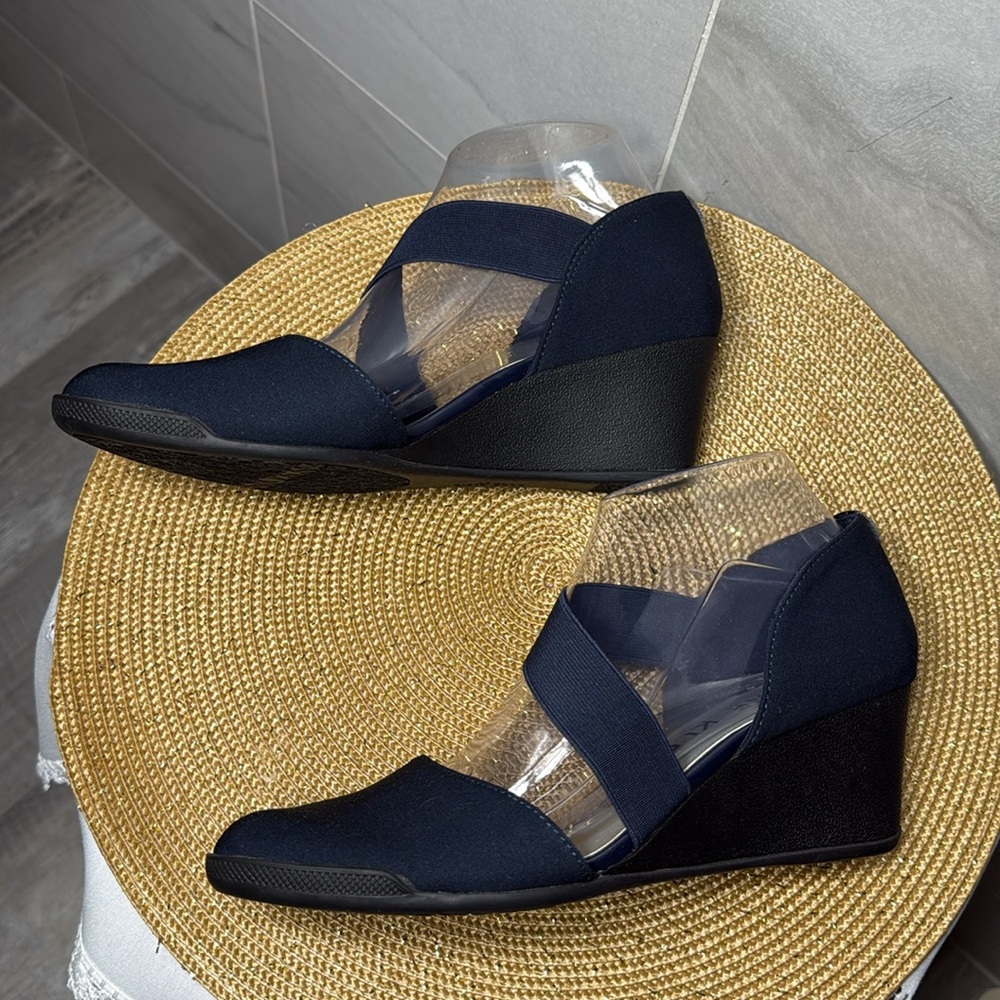 Anne Klein Blue Wedge Shoes Elegant Design U.S Size 8 Euro 39 NWOT - Picture 9 of 9